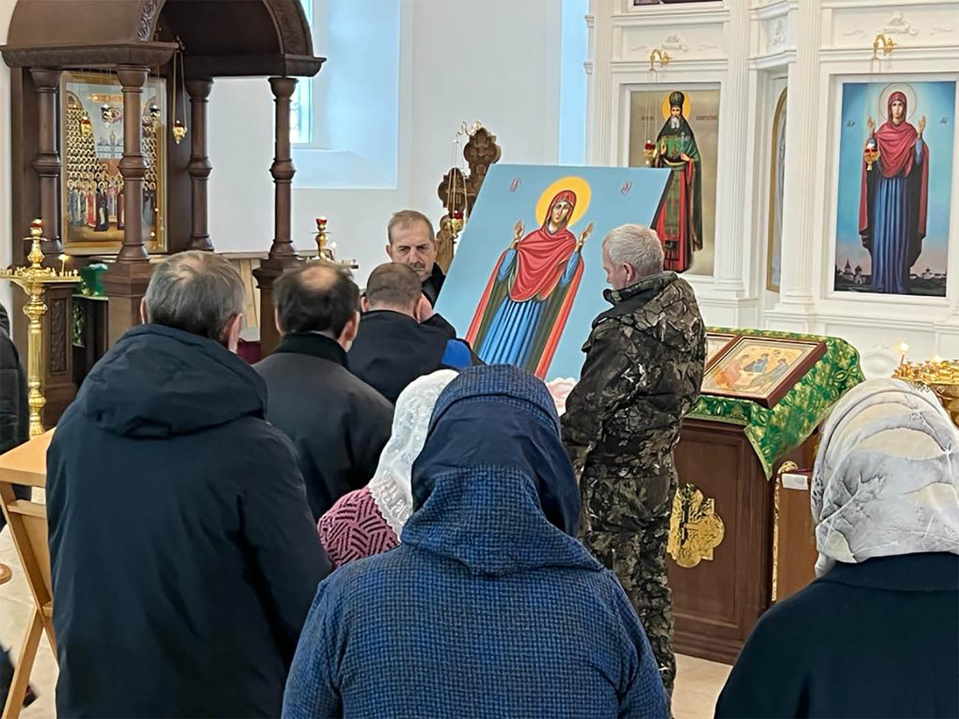 Настоятель Троицкого храма священник Сергий Иванов совершил освящение иконы Божией Матери «Нерушимая стена»