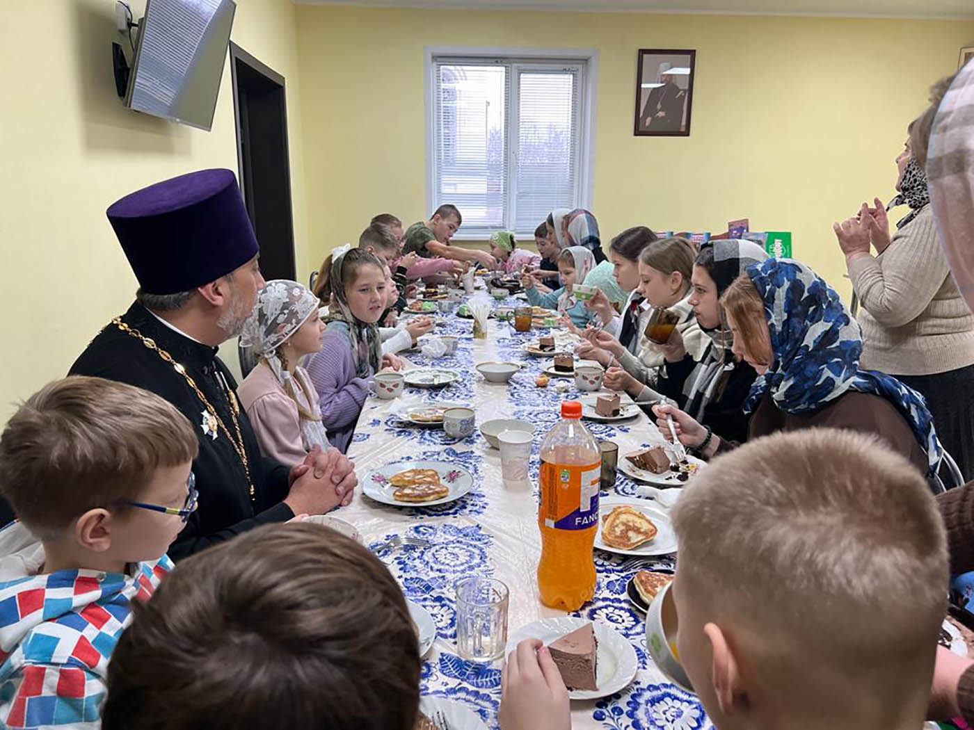 На заговенье накануне Рождественского поста состоялась встреча настоятеля с воспитанниками Воскресной школы