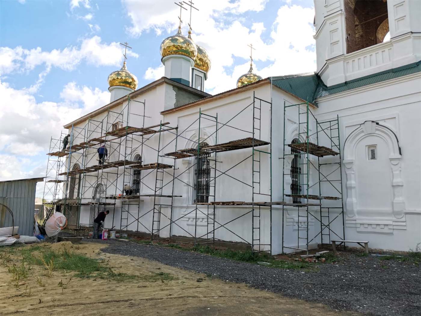 Милостию Божией практически завершены внешние восстановительные работы на северной стороне храма