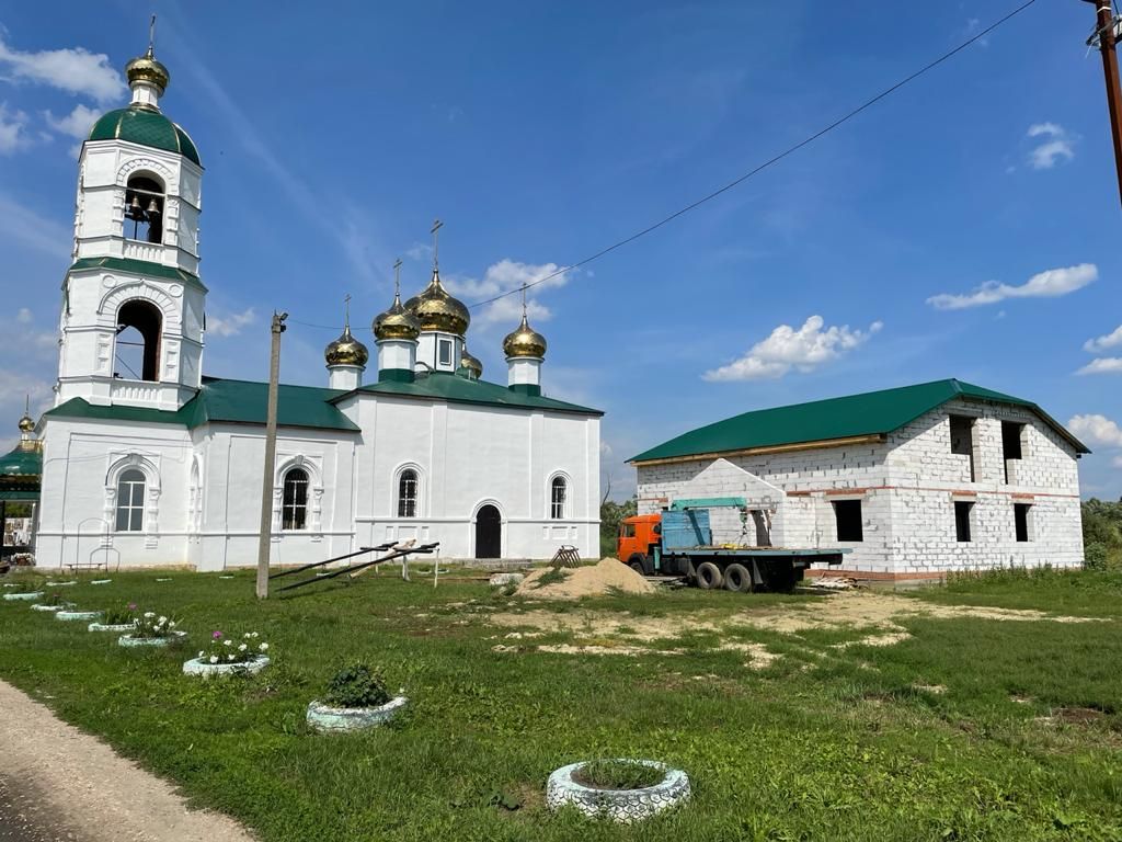 Слава Богу! Мы завершили воздвижение церковного дома! Здесь найдется место  для всех!